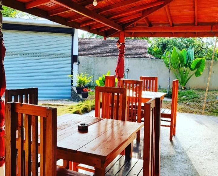 Tharurashmi Sea Pond Villa & Surf Hostel - Hiriketiya Діквелла Екстер'єр фото