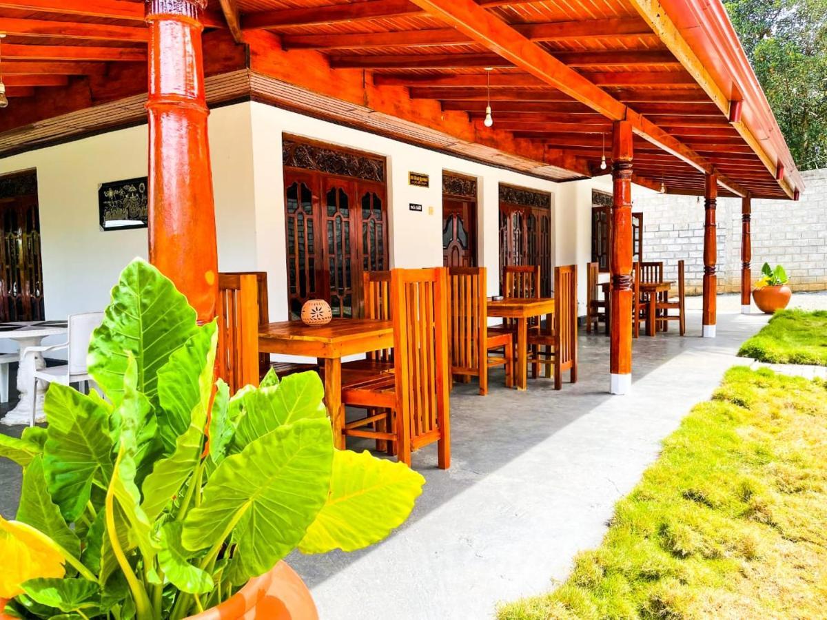 Tharurashmi Sea Pond Villa & Surf Hostel - Hiriketiya Діквелла Екстер'єр фото