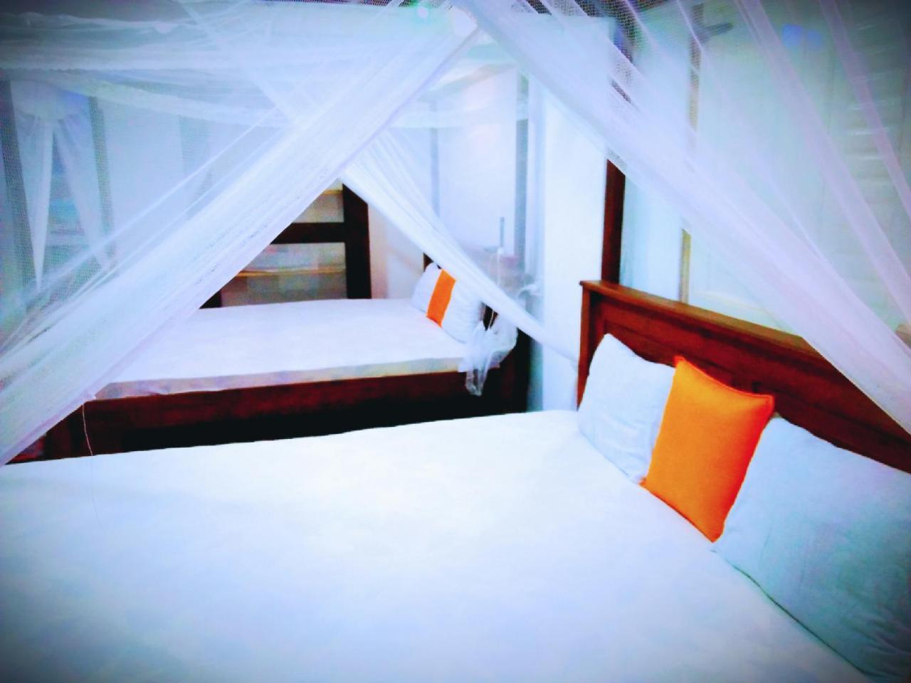 Tharurashmi Sea Pond Villa & Surf Hostel - Hiriketiya Діквелла Екстер'єр фото